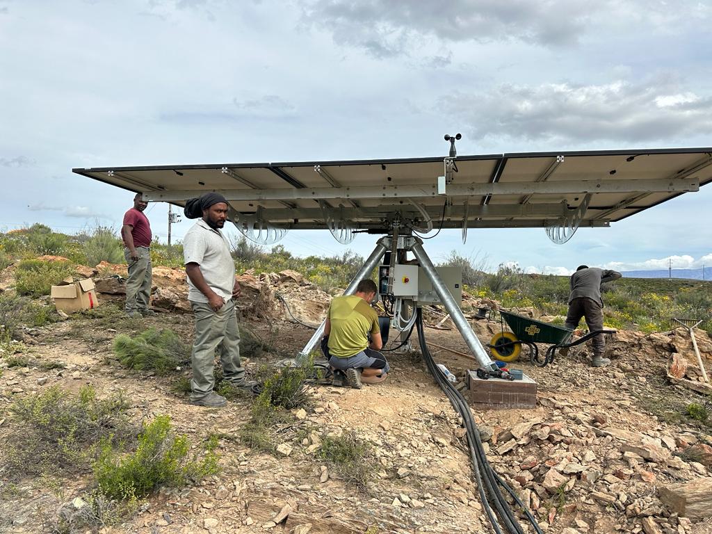 Single Axis vs Dual Axis Solar Trackers